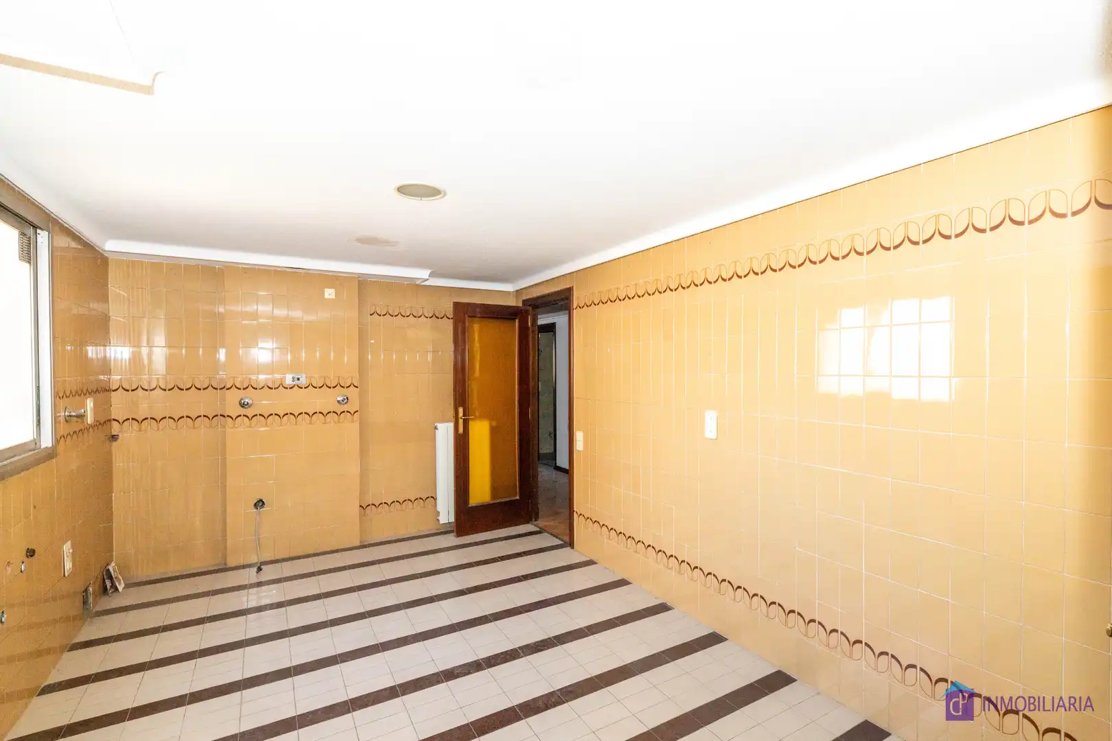Flat for sale in Zaragoza  with Air Conditioner and Heating