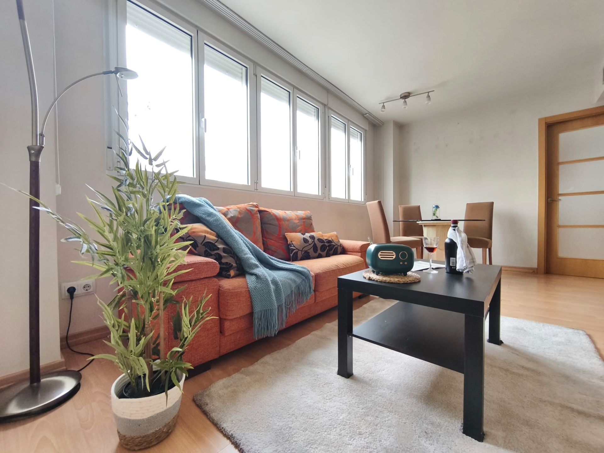 Living room of Flat for sale in  Madrid Capital  with Air Conditioner, Parquet flooring and Terrace