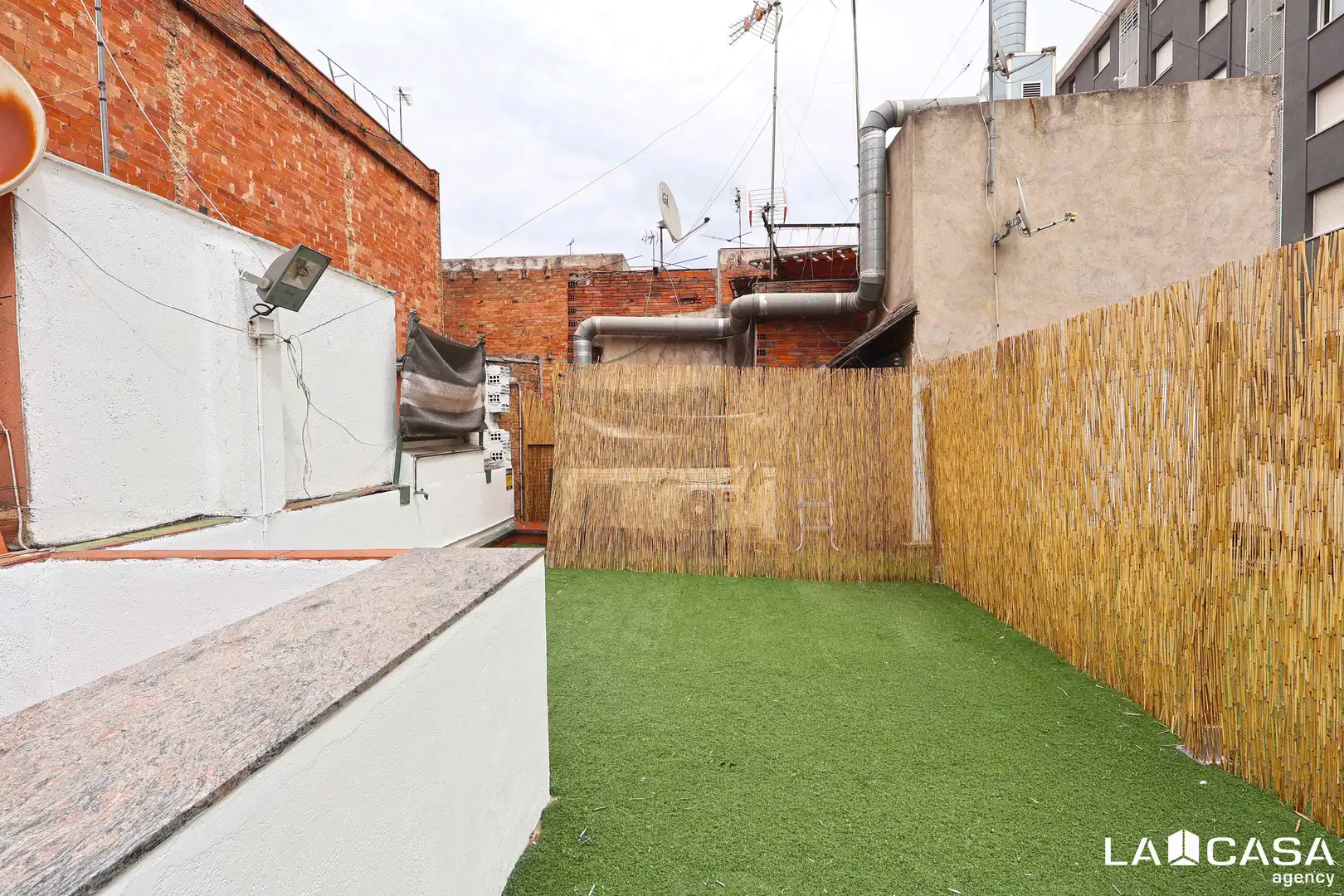 Terraza de Ático en venta en L'Hospitalet de Llobregat con Balcón
