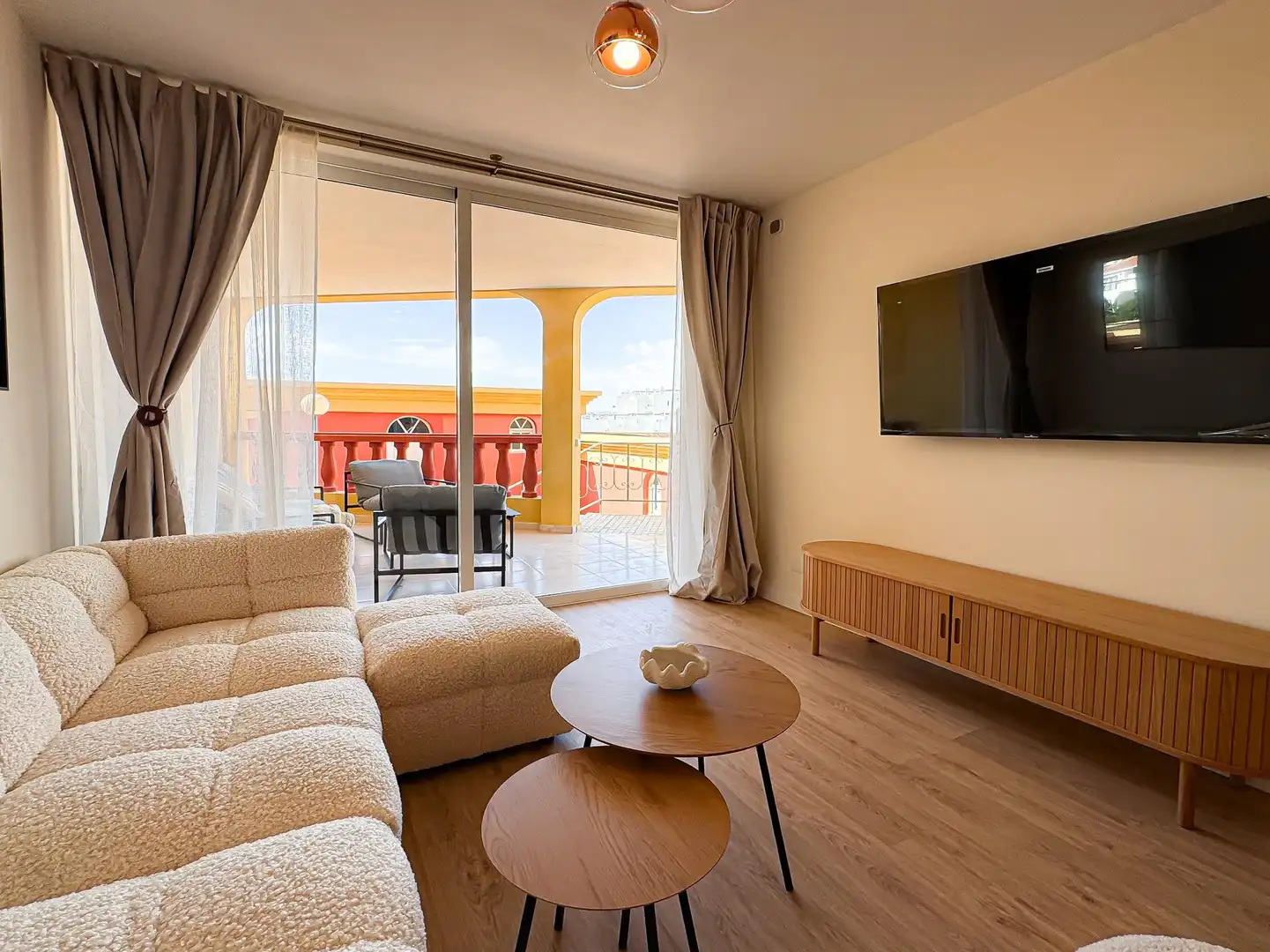 Sala d'estar de Apartament en venda en Adeje amb Aire condicionat, Jardí privat i Terrassa