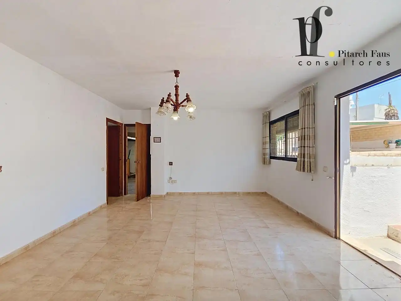 Living room of Houses for sale in La Pobla de Vallbona