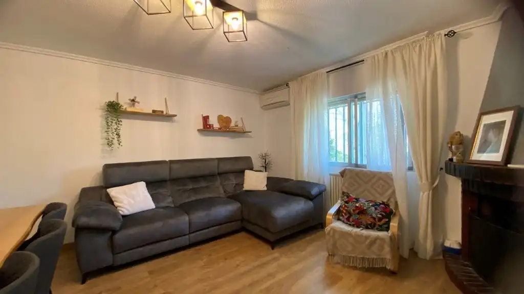 Sala d'estar de Casa o xalet en venda en Cadalso de los Vidrios amb Aire condicionat, Calefacció i Jardí privat