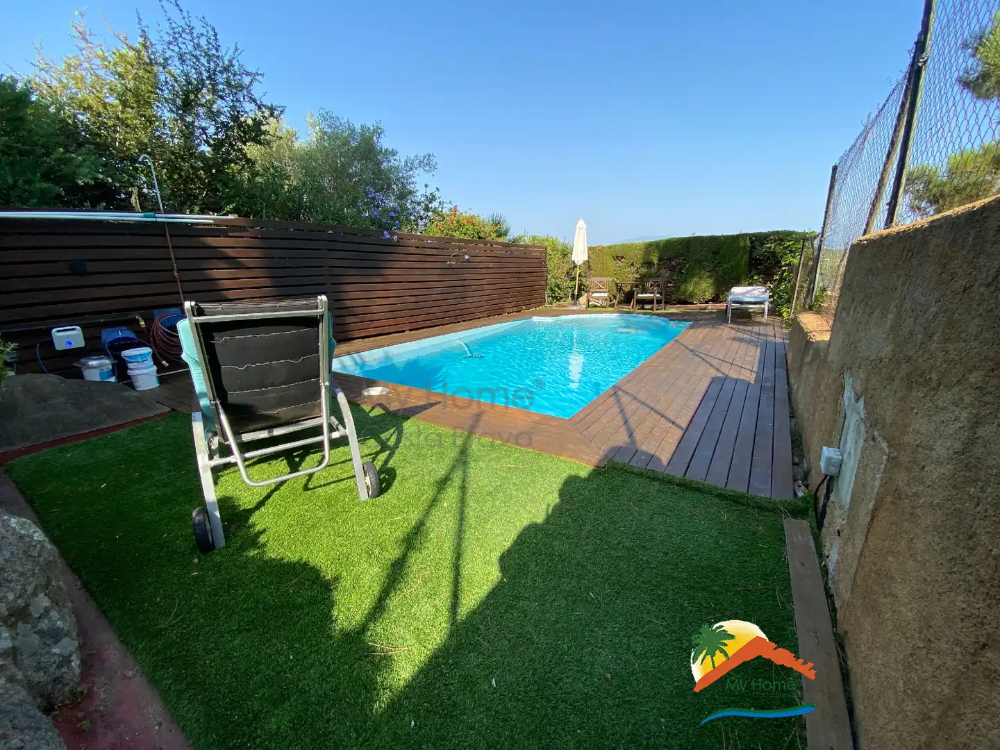 Piscina de Casa adosada en venda en Blanes amb Aire condicionat, Calefacció i Jardí privat