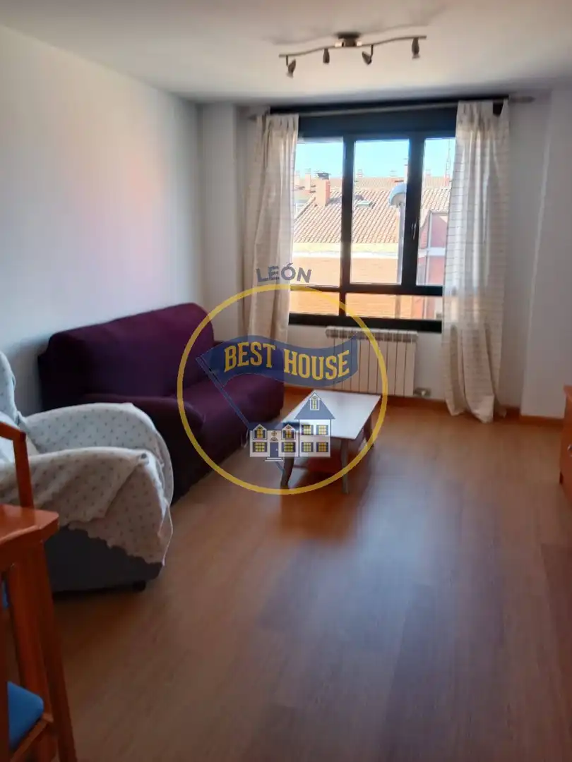Sala de estar de Apartamento en venta en Villaquilambre con Calefacción, Terraza y Trastero