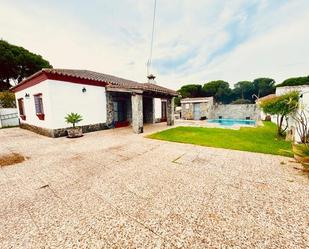 Vista exterior de Casa o xalet en venda en Chiclana de la Frontera amb Calefacció, Jardí privat i Terrassa