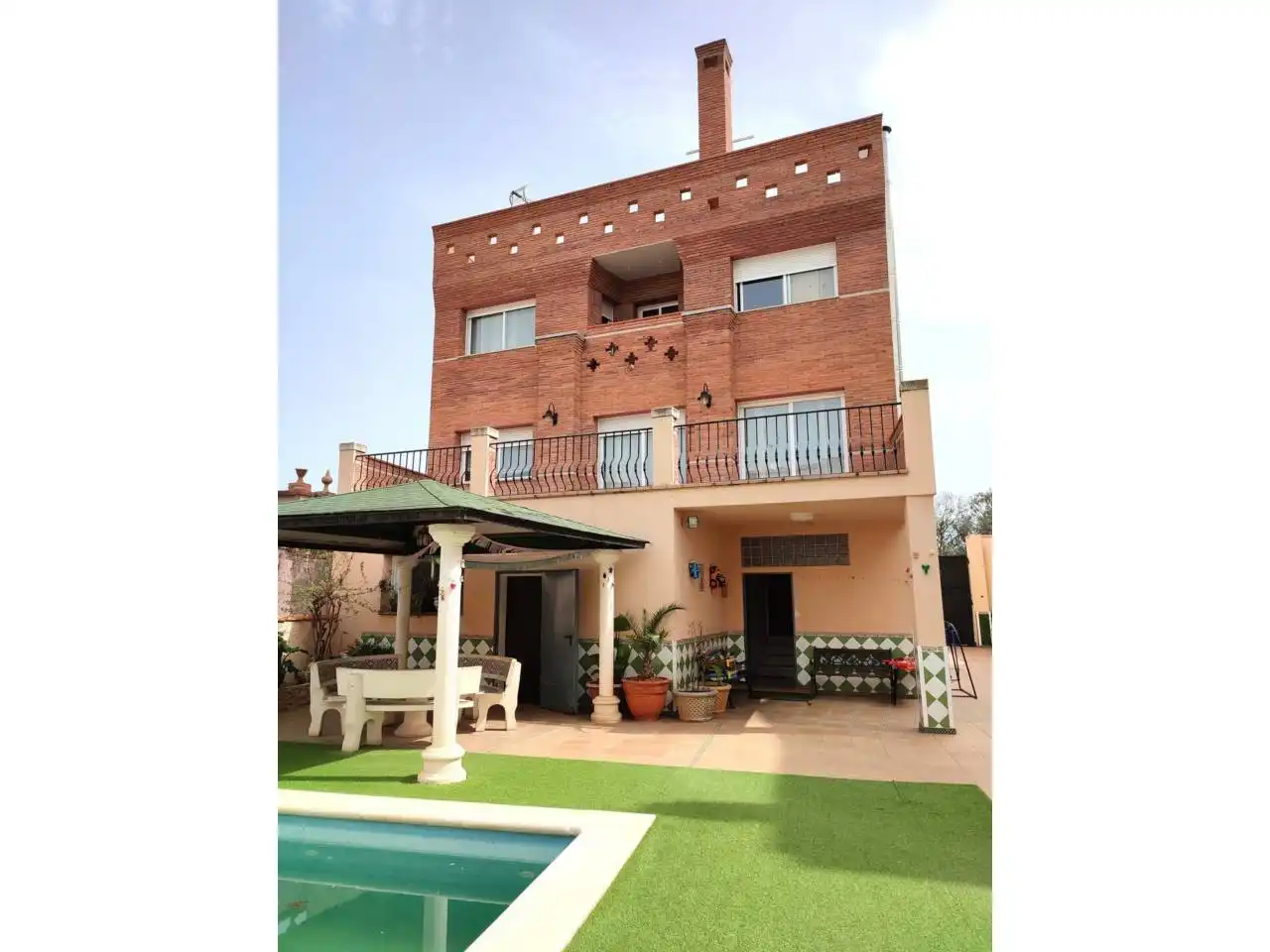Vista exterior de Casa o xalet en venda en Torrelavit amb Calefacció, Jardí privat i Terrassa