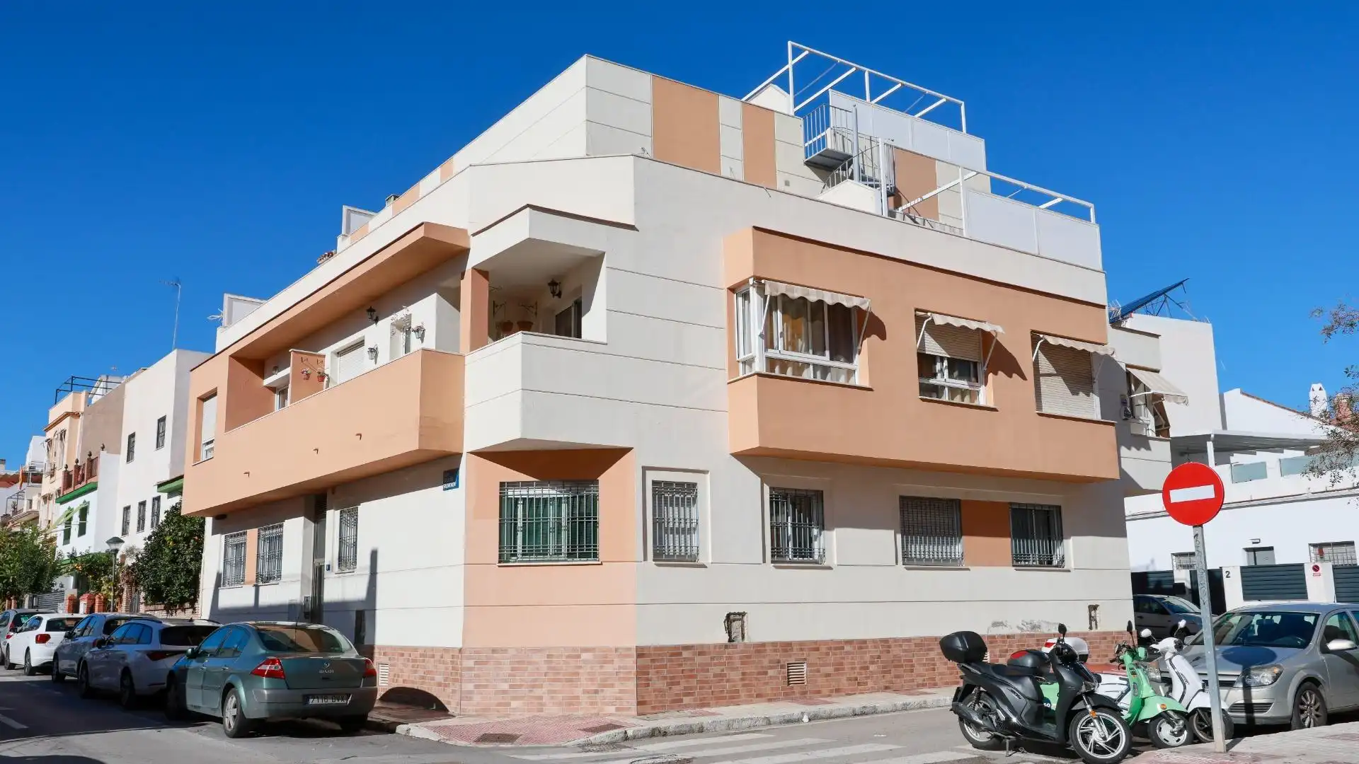Vista exterior de Planta baja en venta en Málaga con Aire acondicionado, Calefacción y Alarma