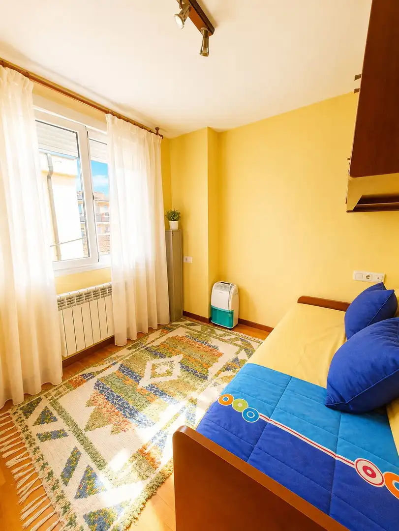 Habitación de Piso en venta en Oviedo  con Calefacción y Trastero