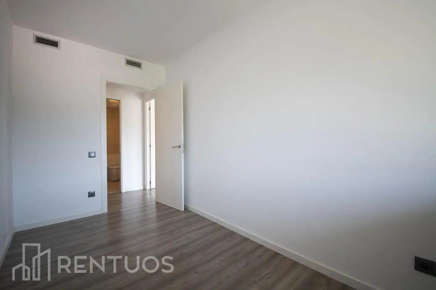 Bedroom of Flat for rent in Badalona  with Air Conditioner, Heating and Parquet flooring