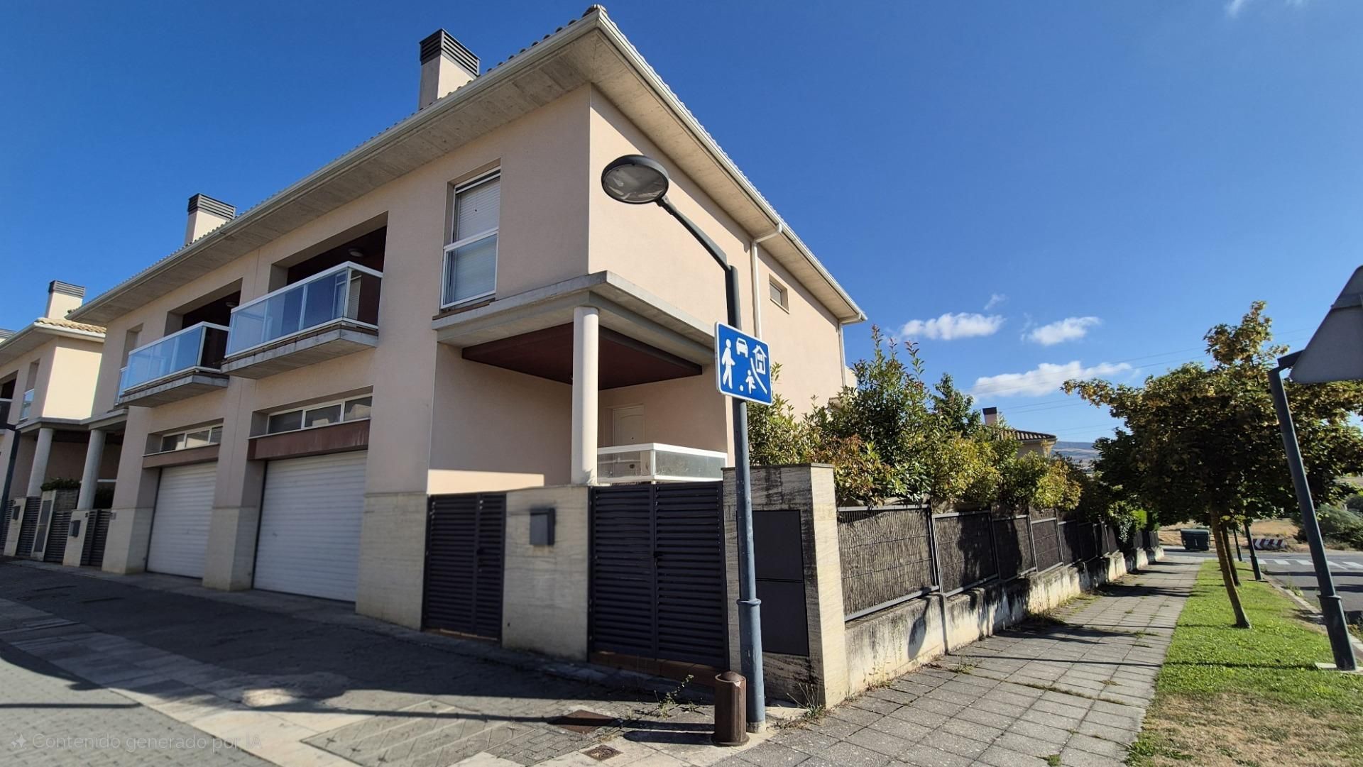 Vista exterior de Casa adosada en venda en Cizur amb Calefacció, Jardí privat i Parquet