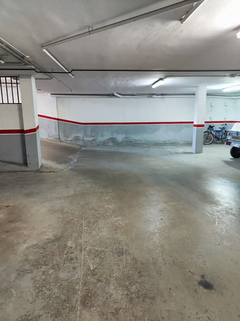 Garaje de alquiler en Passeig de Miramar, 146, Barri Marítim