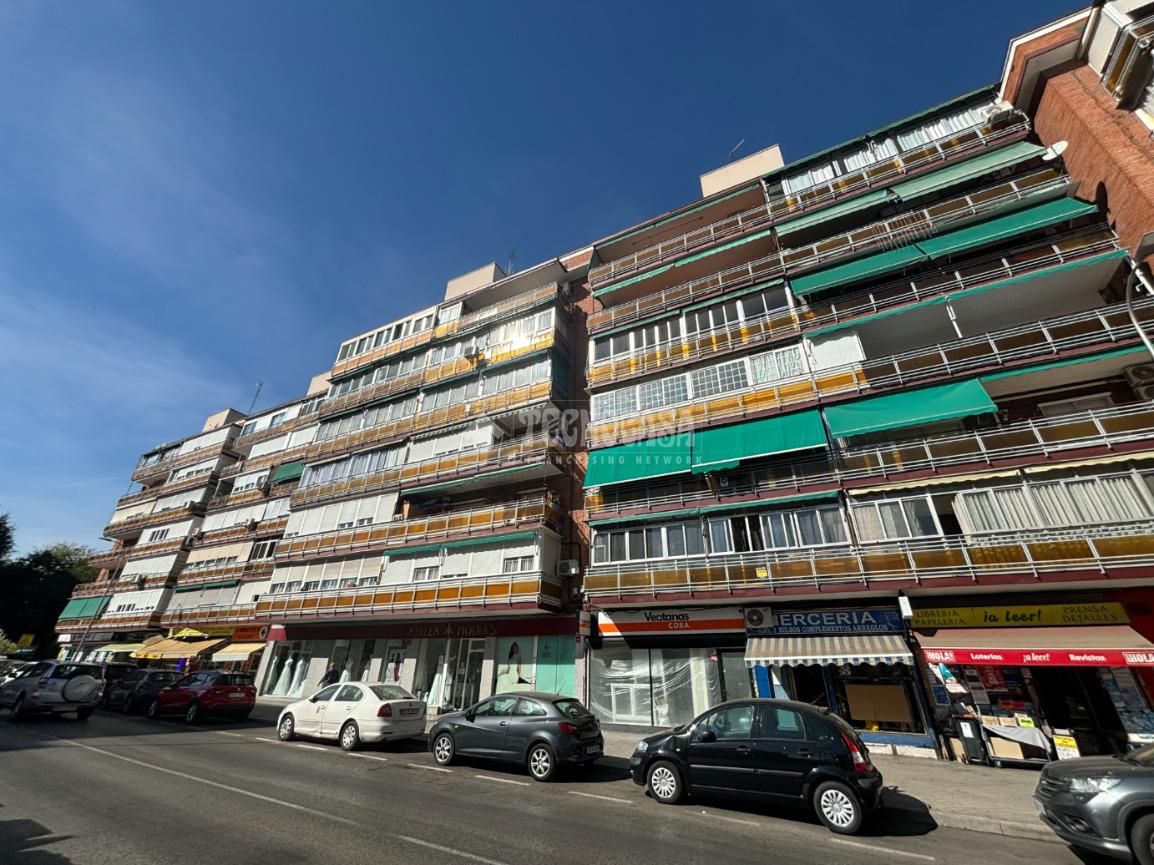 Exterior view of Flat for sale in  Madrid Capital  with Heating, Terrace and Furnished