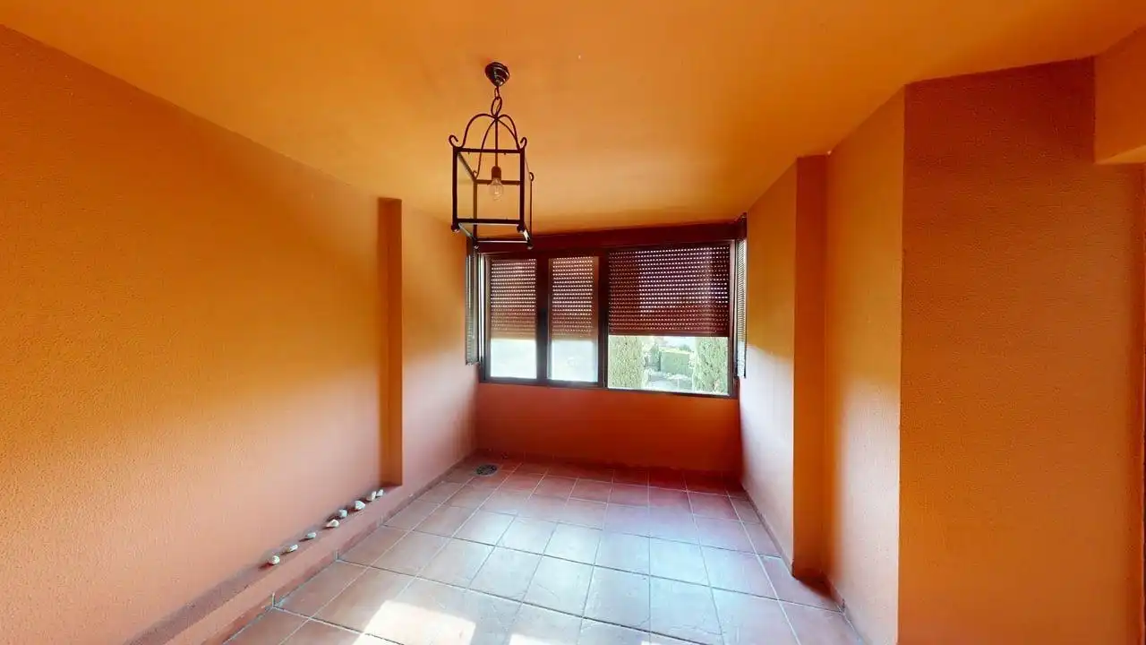 Casa adosada de alquiler en Guillena con Aire acondicionado, Calefacción y Jardín privado