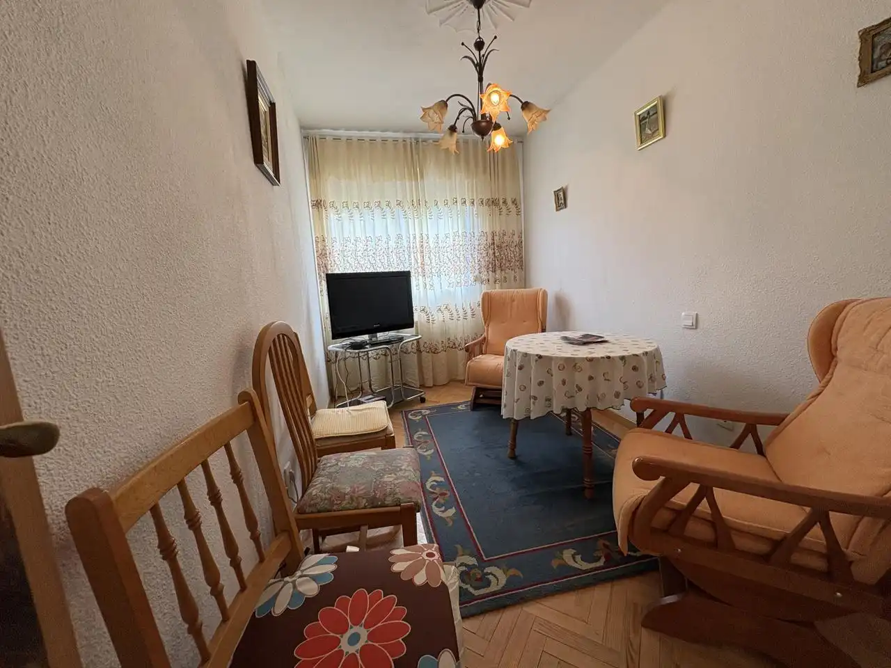Wohnung zur Miete in Calle Ramón María del Valle Inclán, Espartales