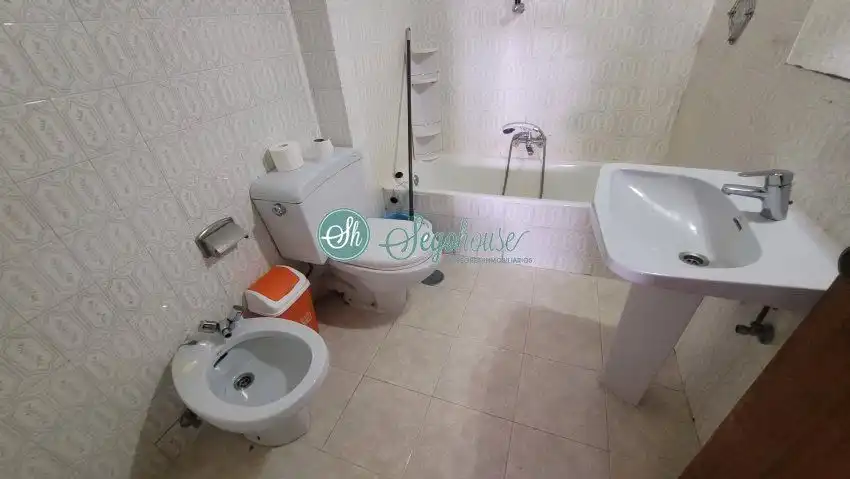 Baño de Piso en venta en Segovia con Calefacción, Parquet y Terraza