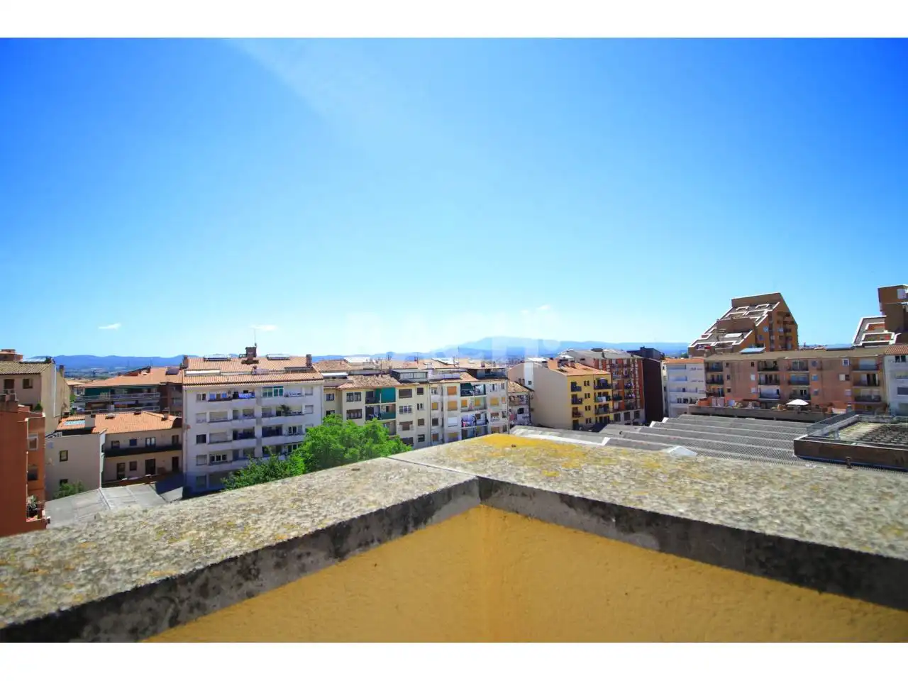 Vista exterior de Dúplex en venda en Vic amb Calefacció, Terrassa i Traster