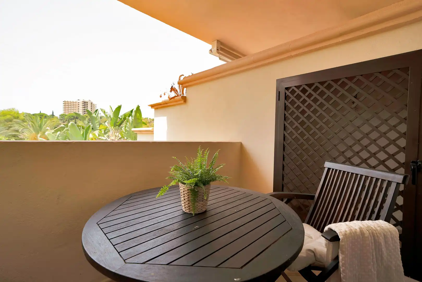 Terrasse von Wohnungen zur Miete in Marbella mit Klimaanlage, Heizung und Privatgarten