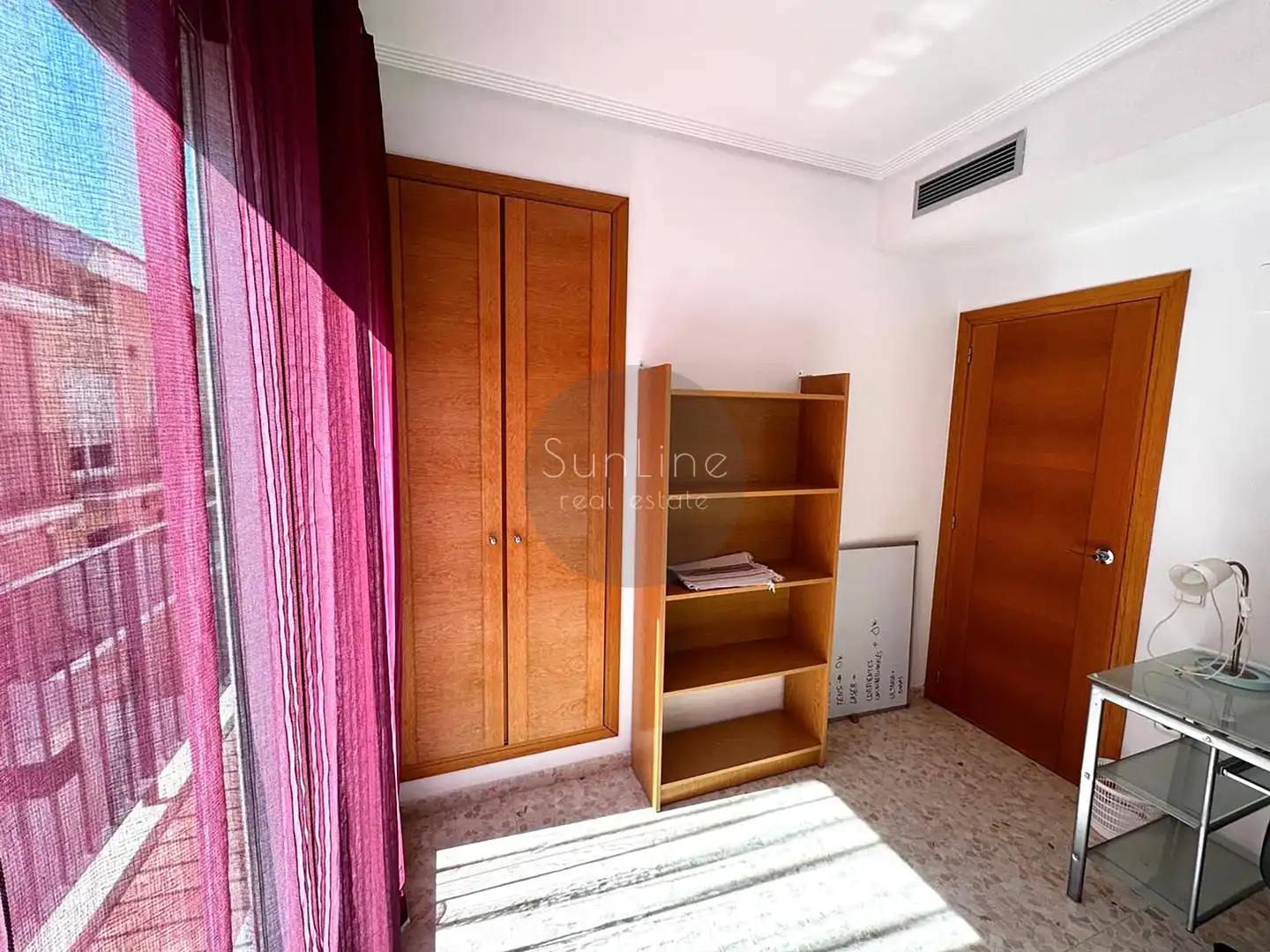 Schlafzimmer von Einfamilien-Reihenhaus zur Miete in Moncada mit Klimaanlage, Privatgarten und Terrasse