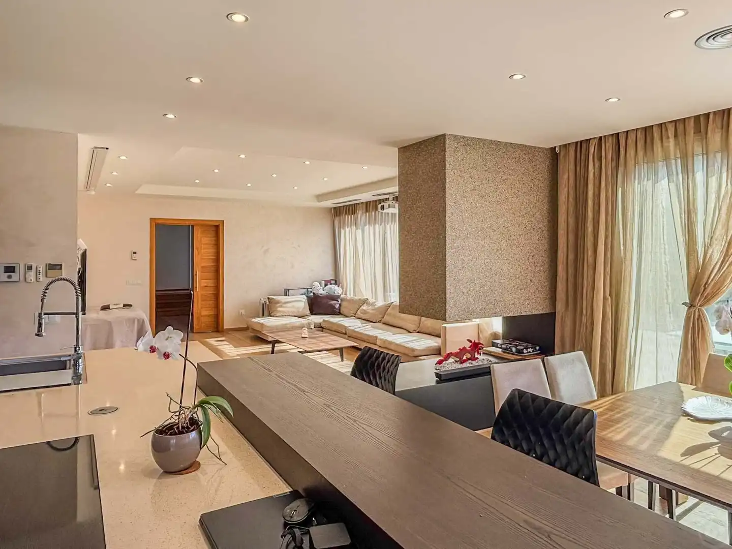 Sala d'estar de Casa o xalet en venda en Empuriabrava amb Aire condicionat, Calefacció i Terrassa