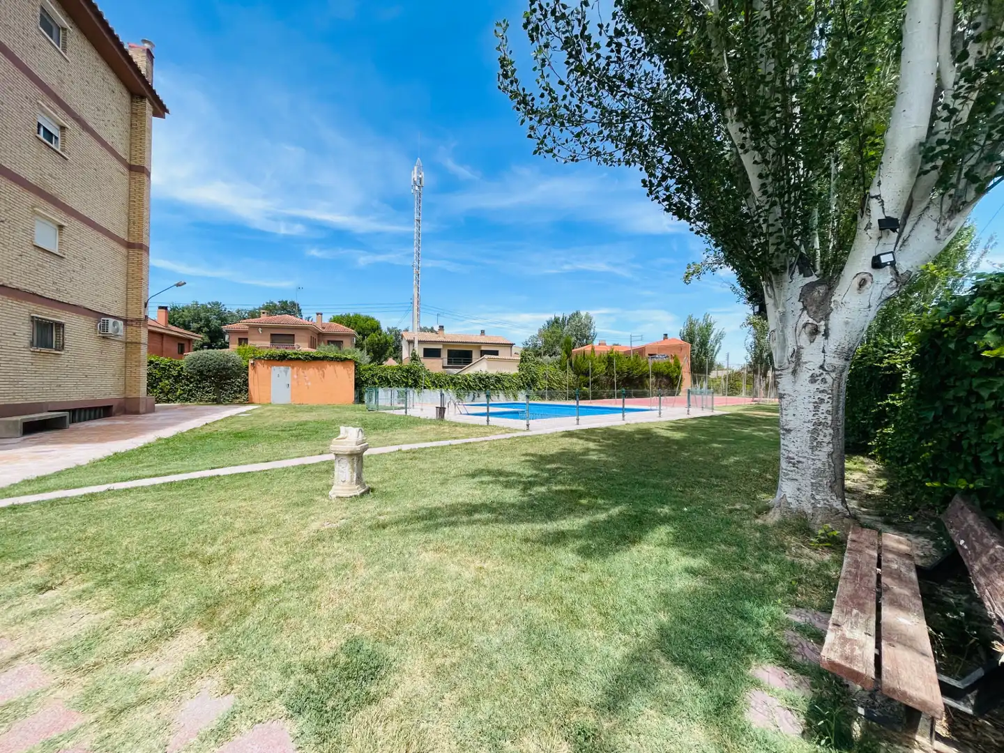 Swimming pool of Flat for sale in Cadrete  with Air Conditioner, Heating and Private garden