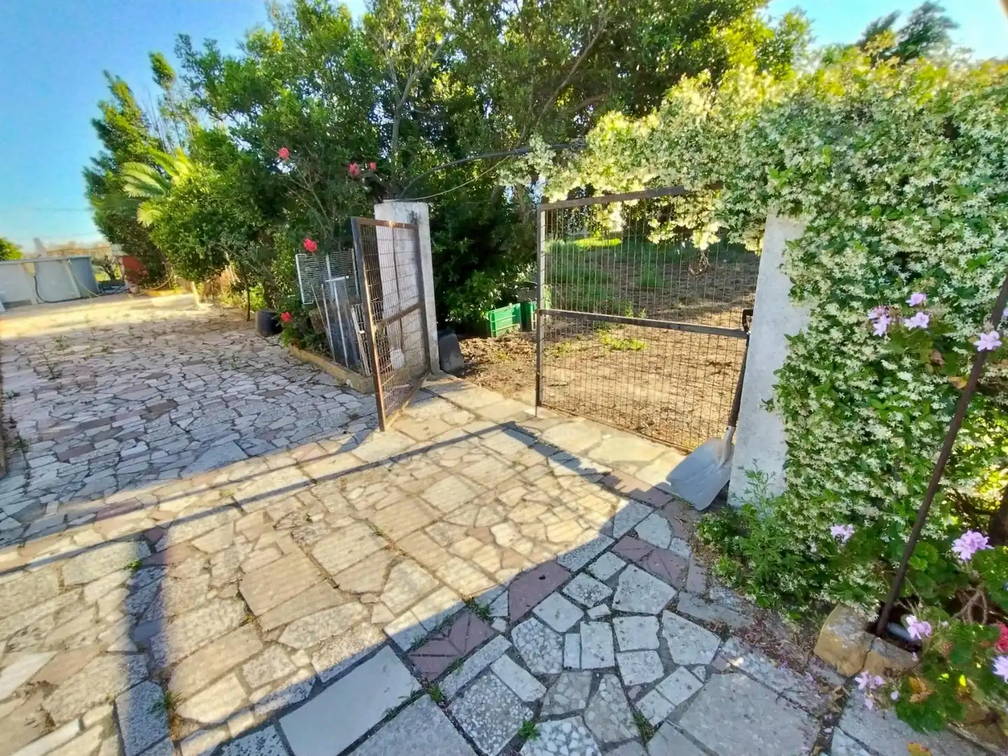 Vista exterior de Casa o xalet en venda en Chiclana de la Frontera amb Traster