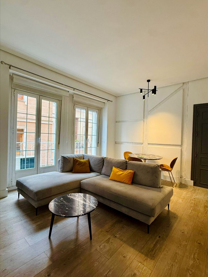 Sala d'estar de Pis de lloguer en  Madrid Capital amb Aire condicionat, Calefacció i Parquet