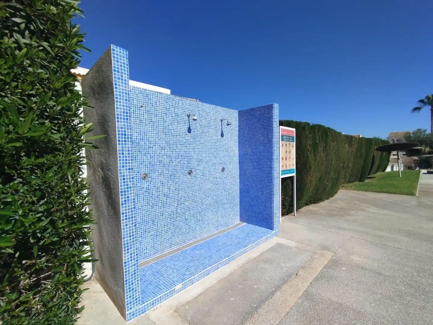 Piscina de Casa adosada en venda en Santa Pola amb Aire condicionat, Jardí privat i Terrassa