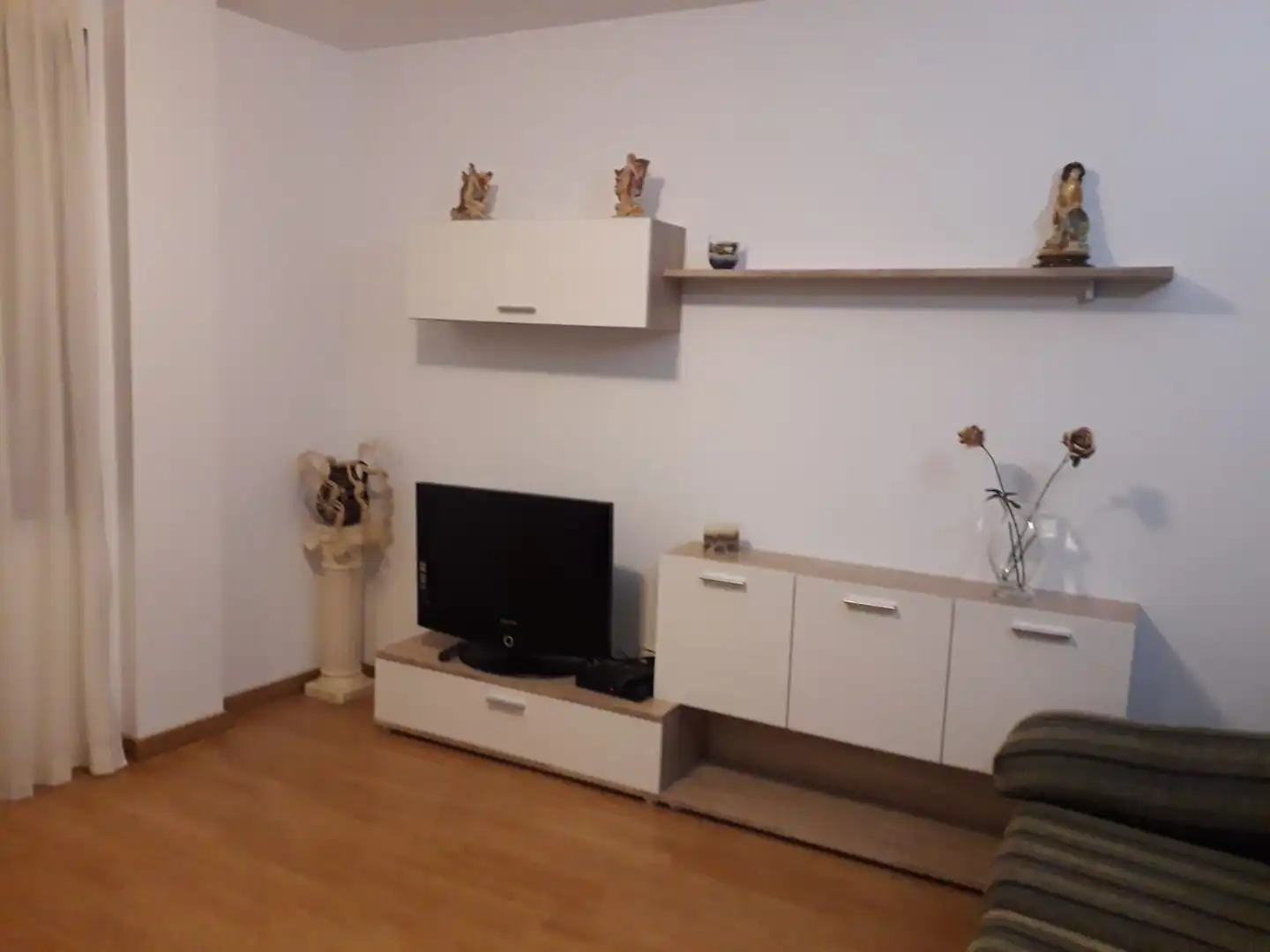 Wohnzimmer von Erdgeschoss zur Miete in Villarrobledo mit Heizung, Parkett und Abstellraum