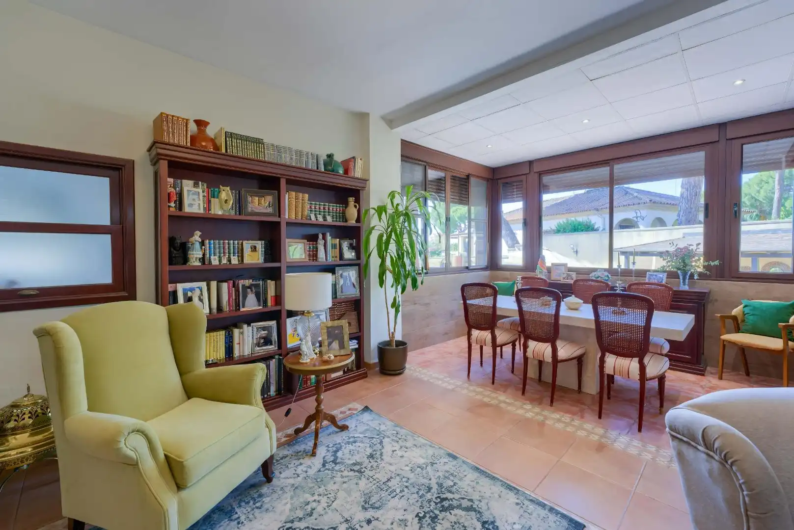 Sala d'estar de Casa o xalet en venda en Alcalá de Guadaira amb Aire condicionat, Calefacció i Jardí privat