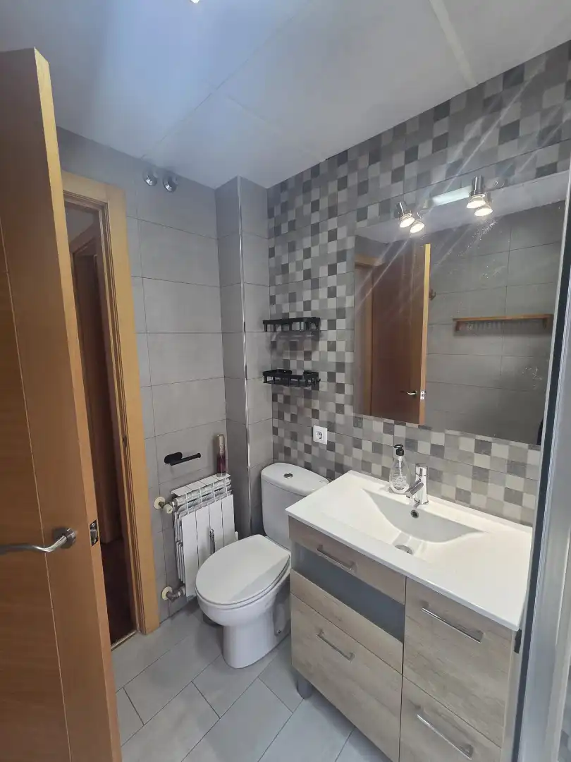 Badezimmer von Wohnungen zur Miete in Badajoz mit Klimaanlage, Heizung und Parkett