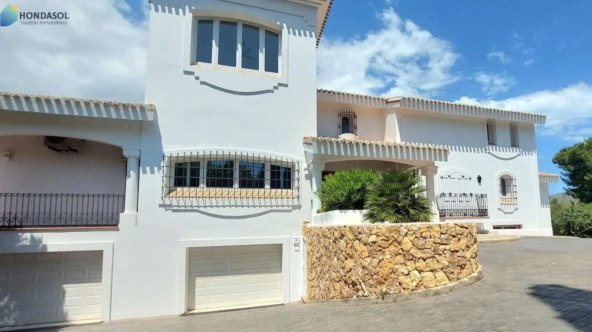 Vista exterior de Casa o xalet en venda en Cartagena amb Aire condicionat, Jardí privat i Terrassa