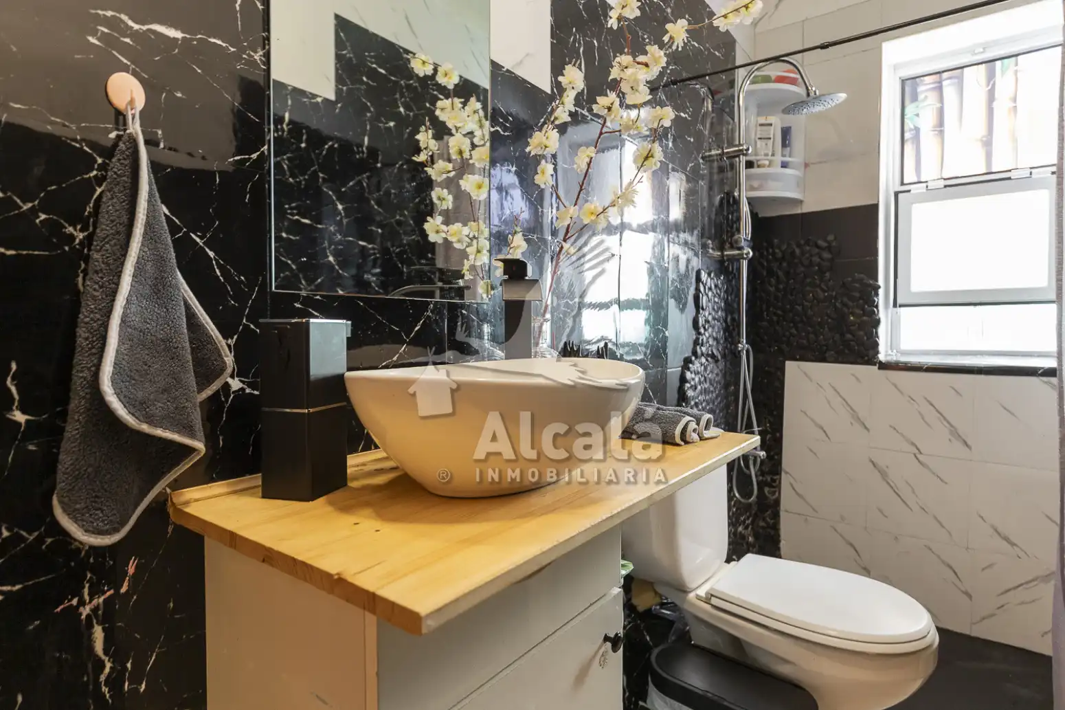 Bathroom of Flat for sale in Campo Real  with Air Conditioner, Heating and Terrace