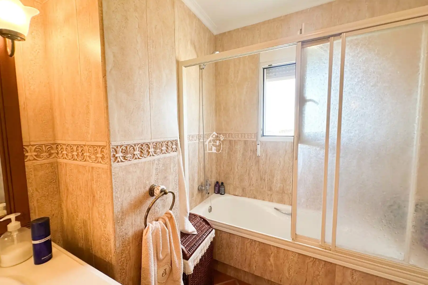 Bany de Finca rústica de lloguer en San Miguel de Salinas amb Aire condicionat, Jardí privat i Terrassa