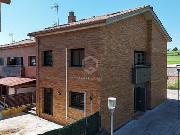 Casa amb jardí en venda a Can Tabola