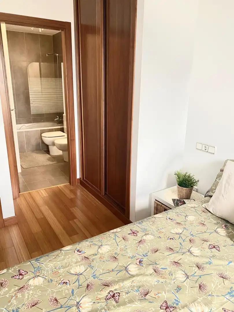 Bedroom of Flat for rent in Oviedo   with Heating, Storage room and Furnished