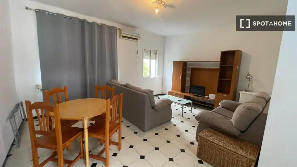 Room in Triana Este