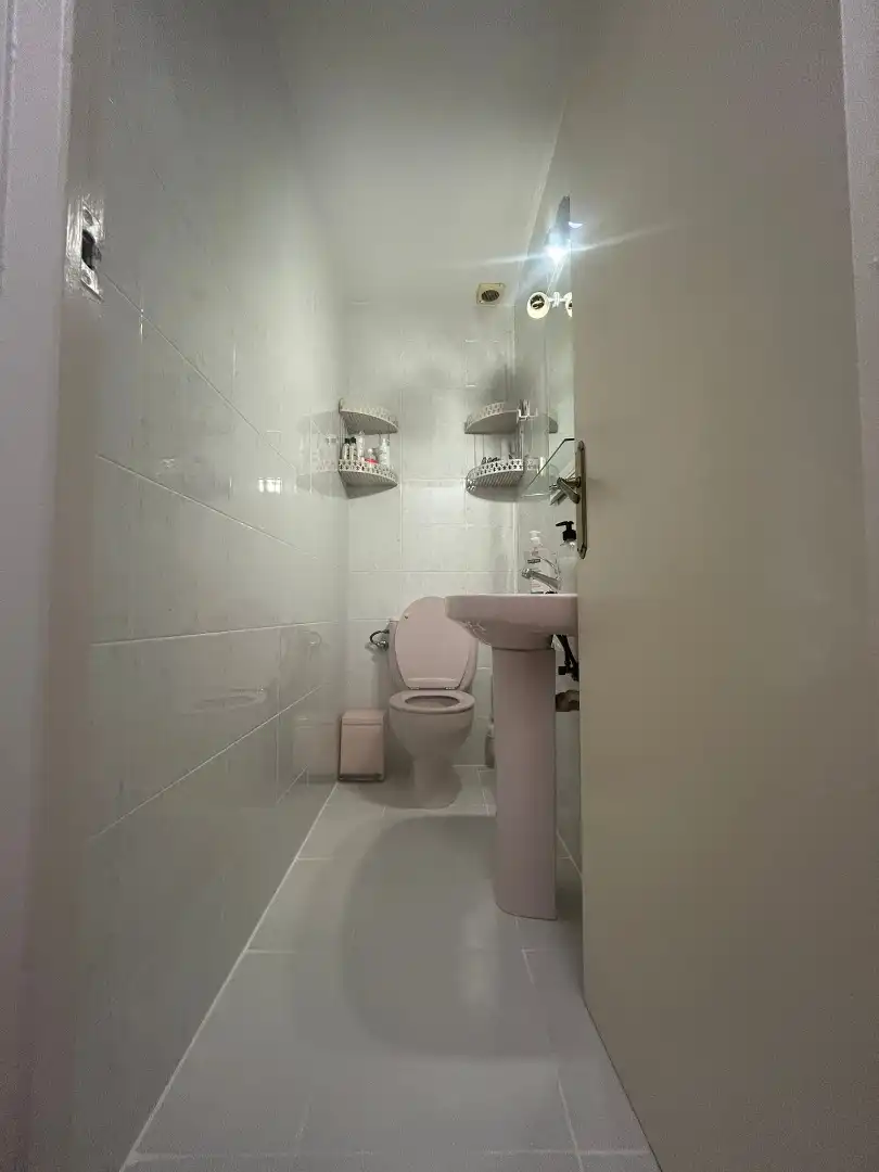 Badezimmer von Wohnung zum Verkauf in Barcelona mit Klimaanlage, Heizung und Möbliert