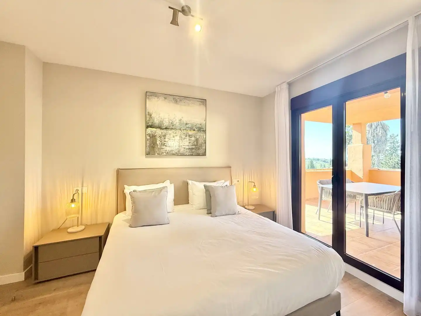 Schlafzimmer von Dachboden zum Verkauf in Benahavís mit Klimaanlage, Terrasse und Möbliert