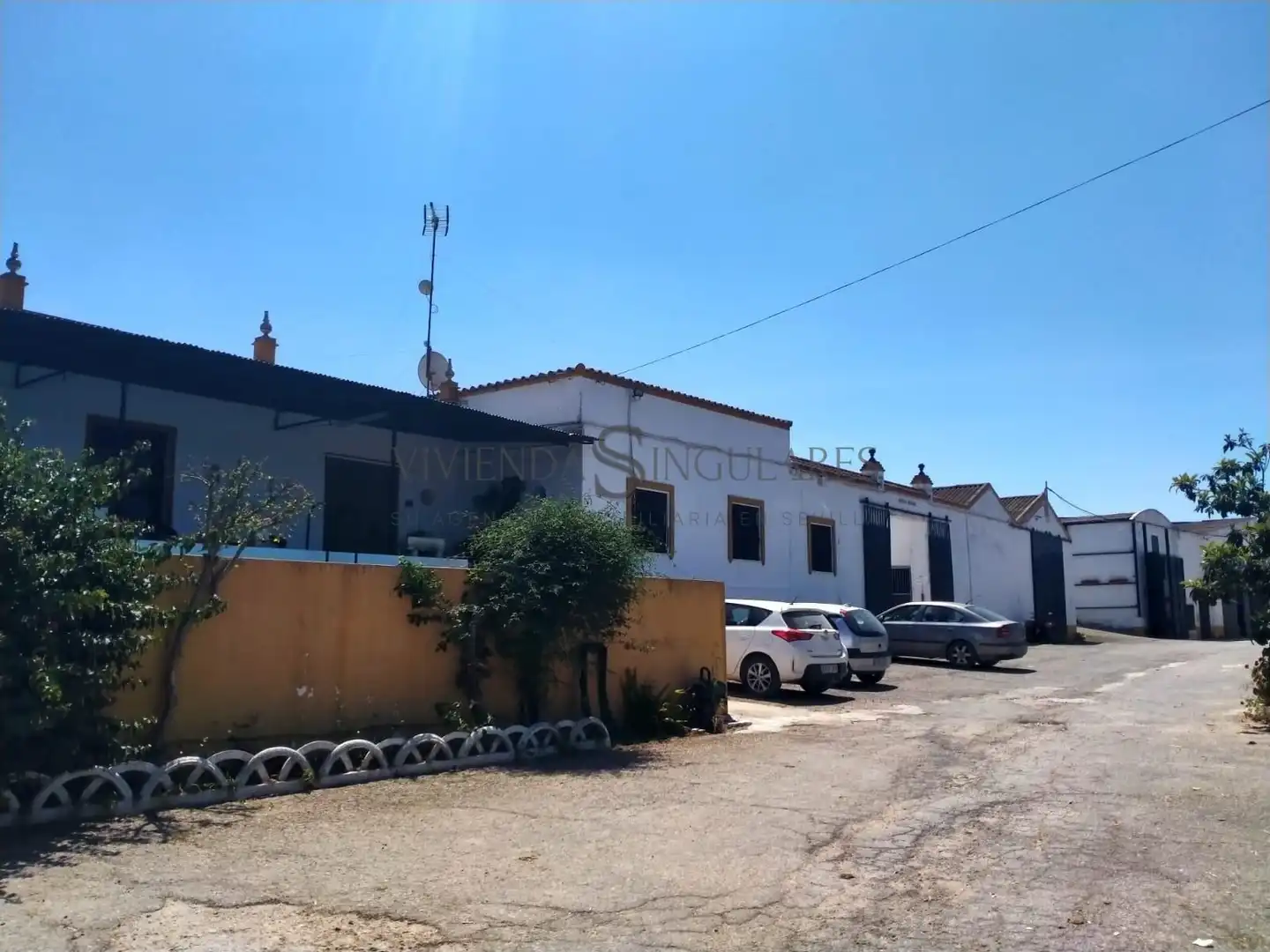Vista exterior de Finca rústica en venda en Alcalá de Guadaira amb Jardí privat, Traster i Piscina
