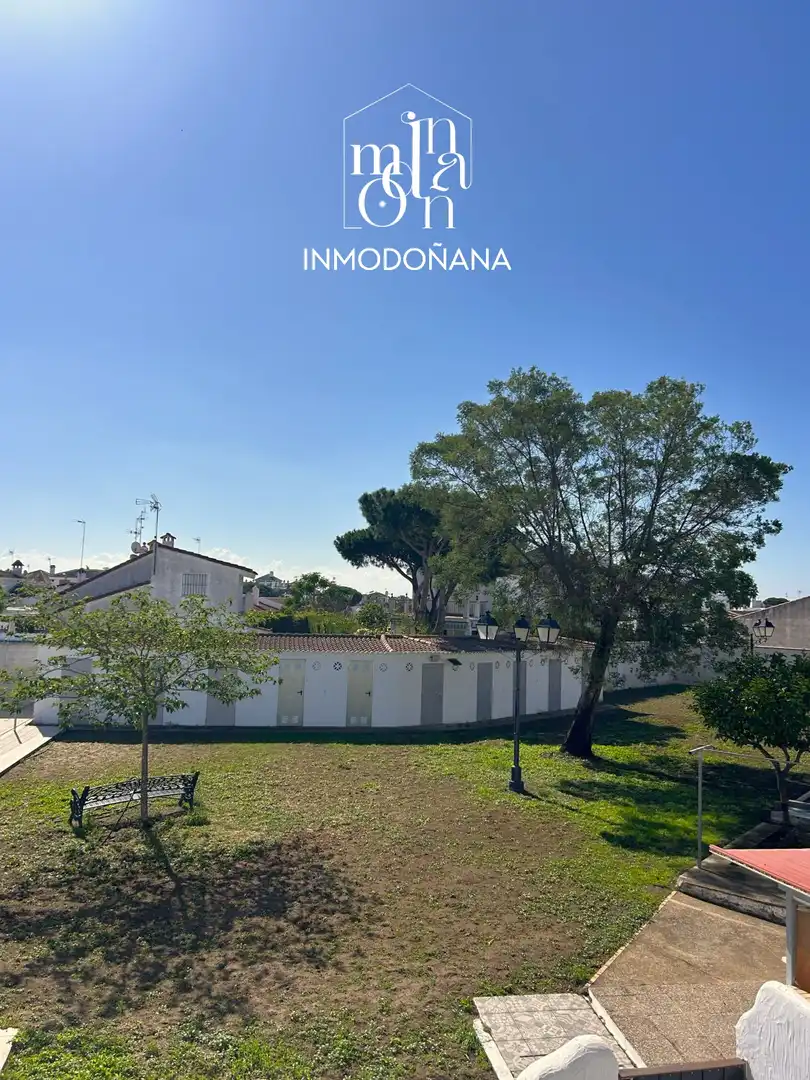 Vista exterior de Casa adosada en venta en Almonte con Jardín privado, Terraza y Trastero