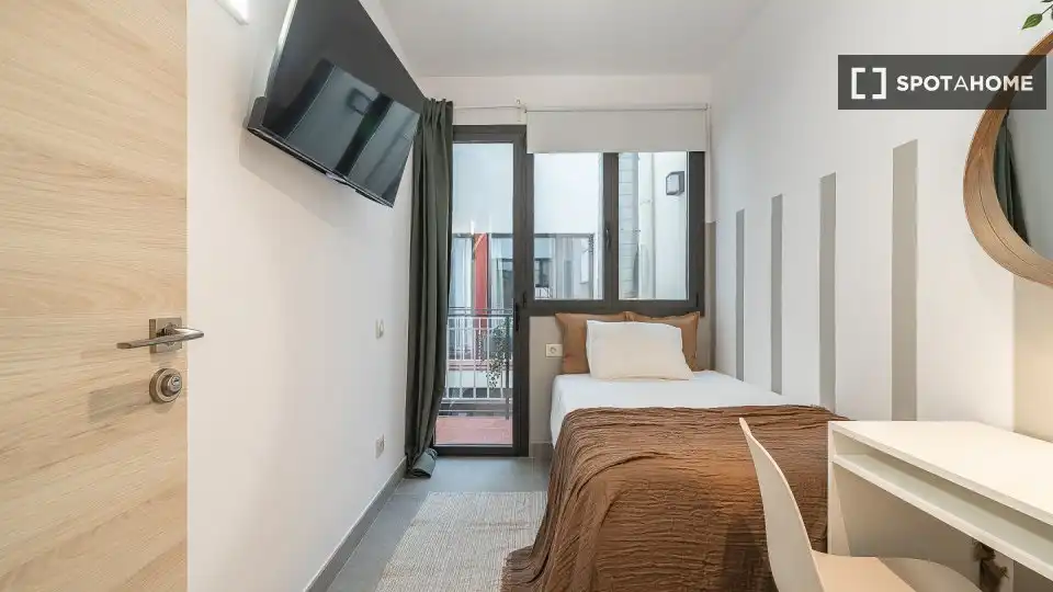 Bedroom of Flat for share in Barcelona  with Air Conditioner, Heating and Furnished