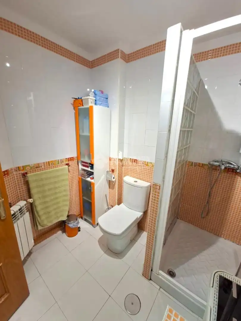Baño de Piso en venta en Parla con Aire acondicionado, Calefacción y Terraza