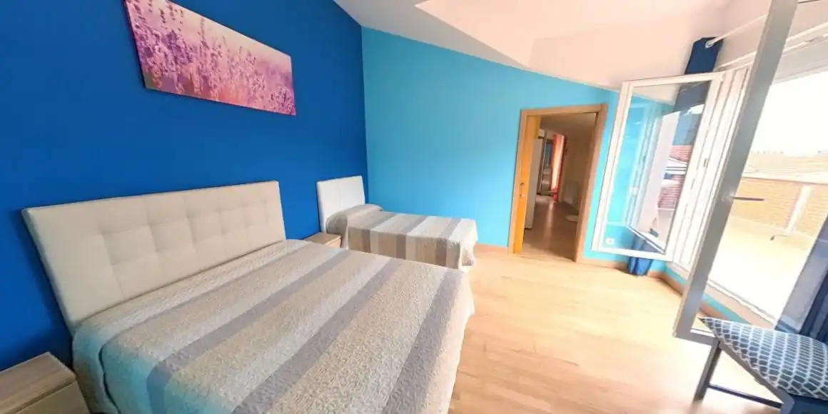 Habitación de Ático en venta en Entrambasaguas con Calefacción, Parquet y Terraza