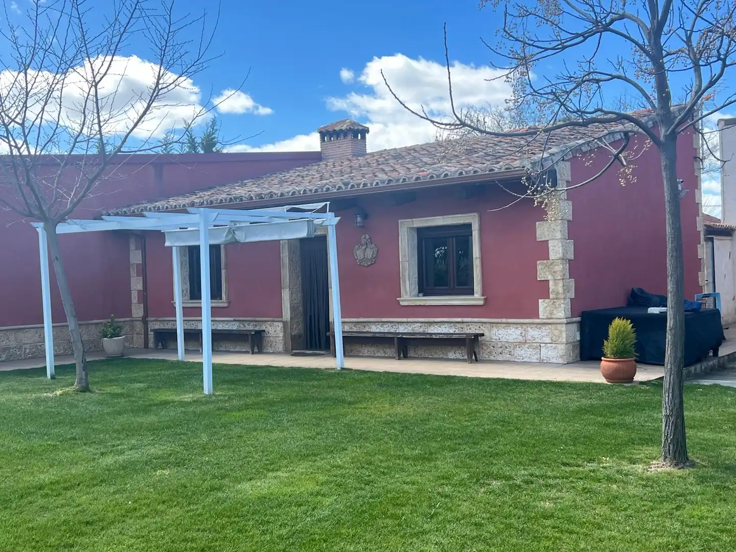 Vista exterior de Casa o xalet en venda en Villanueva de Duero amb Calefacció, Jardí privat i Terrassa