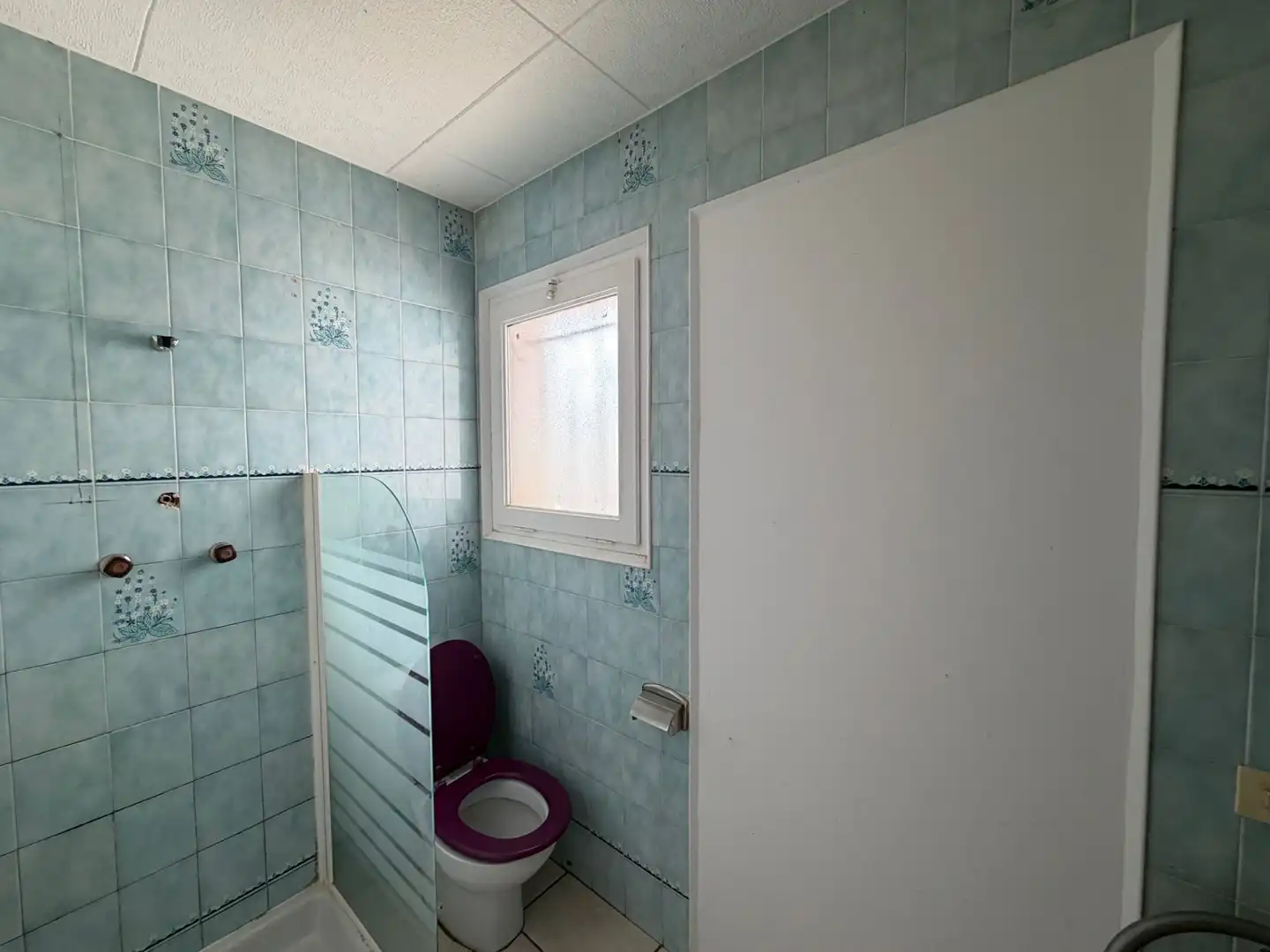 Badezimmer von Geschaftsraum zur Miete in Empuriabrava mit Klimaanlage und Terrasse