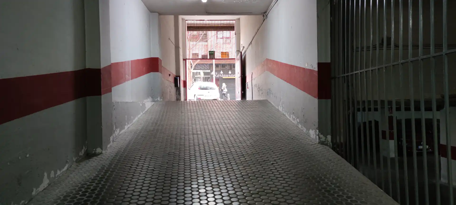 Einzelparkplatz zur Miete in Calle Trajano 1, imagen 2