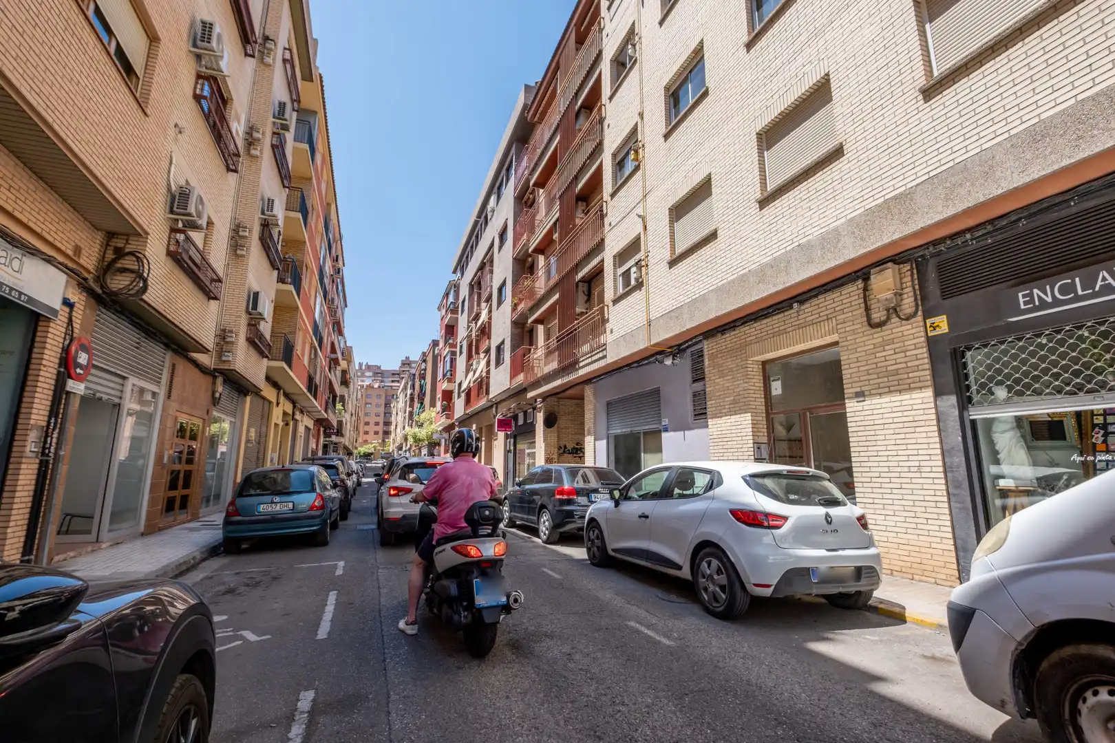Außenansicht von Wohnung zum Verkauf in Zaragoza mit Klimaanlage, Heizung und Terrasse