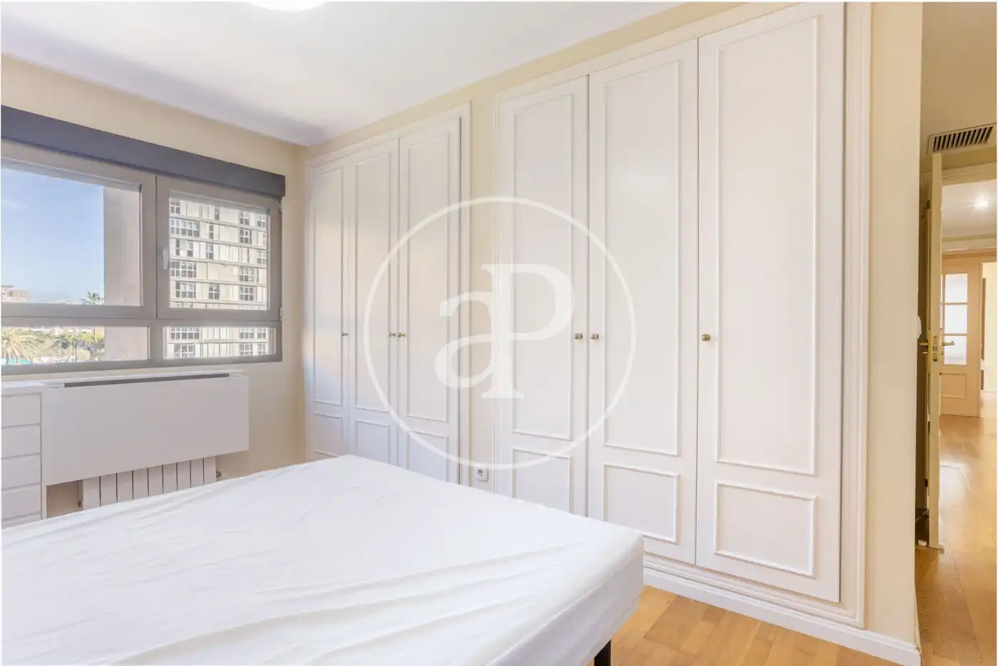 Schlafzimmer von Wohnung zur Miete in Valencia mit Klimaanlage, Heizung und Privatgarten
