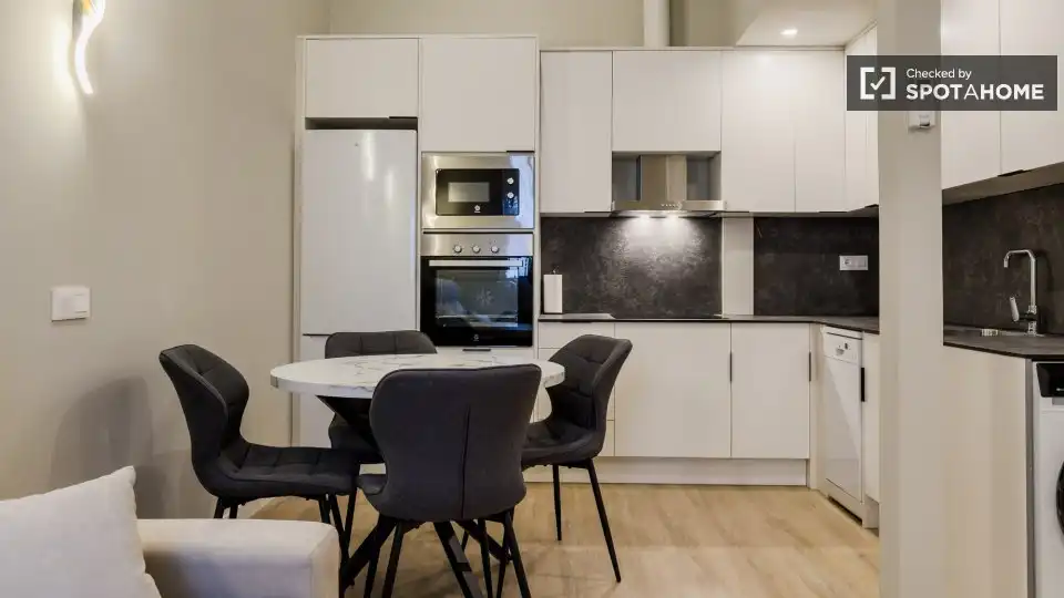 Flat with terrace to rent in Eixample, imagen 3