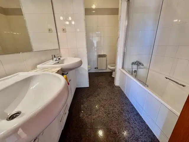 Bany de Casa adosada en venda en Sant Cugat del Vallès amb Aire condicionat, Calefacció i Jardí privat